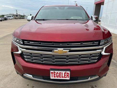 Used 2024 Chevrolet Suburban Premier w/ Premium Package RWD image 2
