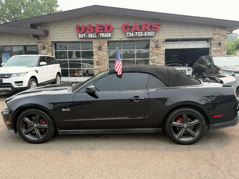 Used 2011 Ford Mustang GT Premium w/ Electronics Pkg RWD image 8