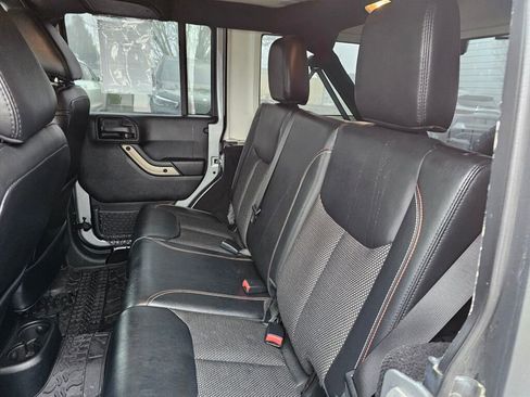Used 2016 Jeep Wrangler Unlimited Sahara image 22
