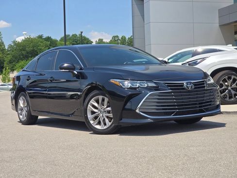 Used 2019 Toyota Avalon XLE w/ Moonroof Package FWD image 2