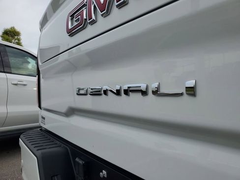 Used 2025 GMC Sierra 2500 Denali w/ Denali Reserve Package AWD/4WD image 8