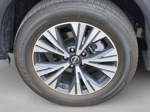 Used 2023 Nissan Rogue SV FWD image 9