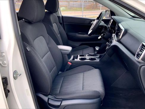 Used 2022 Kia Sportage LX image 8