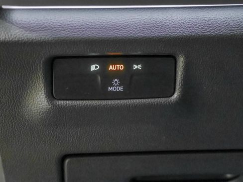 Used 2025 Volkswagen Tiguan SE R-Line AWD/4WD image 23