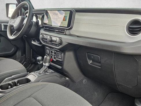 Used 2024 Jeep Gladiator Sport image 21