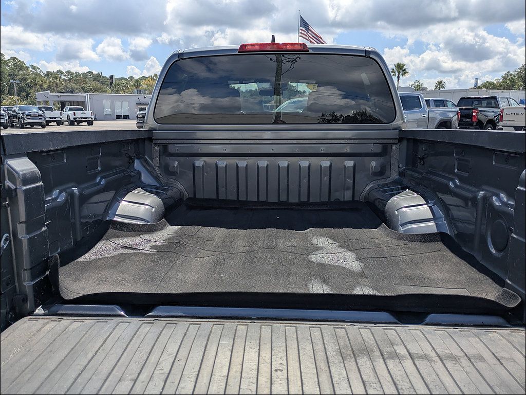 Used 2023 Nissan Frontier SV w/ Midnight Edition Package RWD image 10