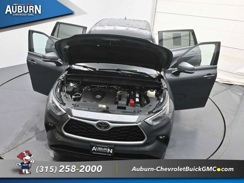 Used 2021 Toyota Highlander LE AWD/4WD image 37