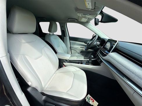 Used 2022 Jeep Compass Latitude image 29