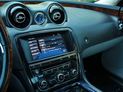 Used 2012 Jaguar XJ RWD image 14