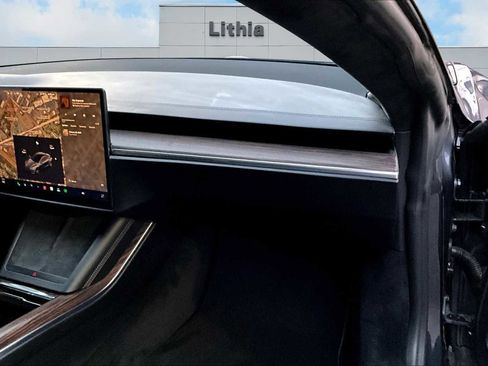 Used 2022 Tesla Model S image 24