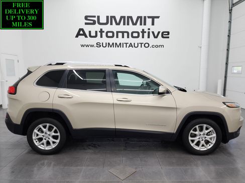 Used 2014 Jeep Cherokee Latitude FWD image 1