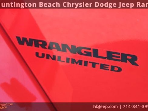 Used 2017 Jeep Wrangler Unlimited Rubicon w/ Connectivity Group image 7