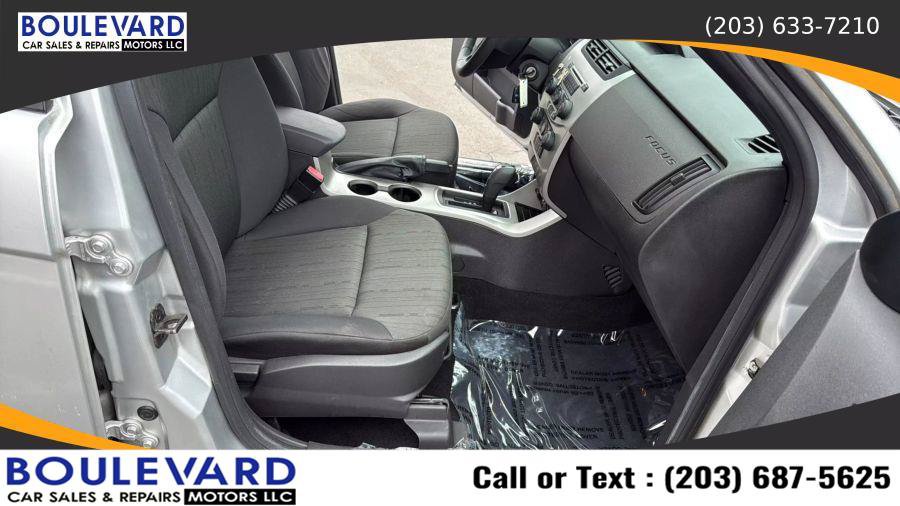 Used 2010 Ford Focus SE FWD image 32