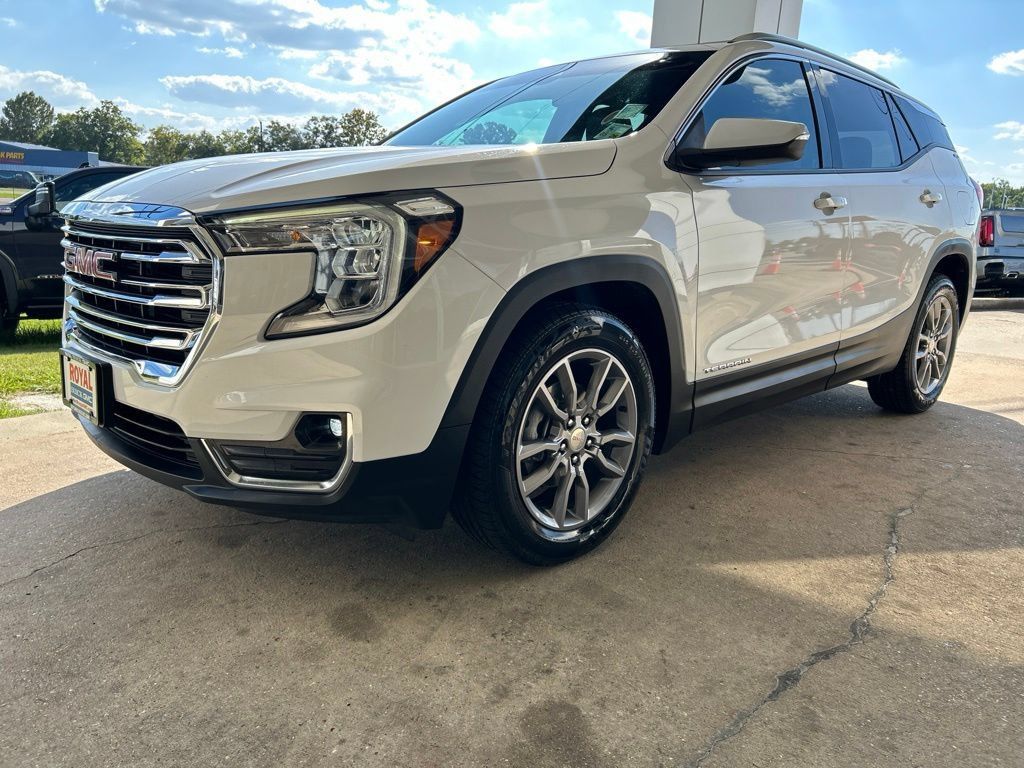 Used 2022 GMC Terrain SLT FWD image 4