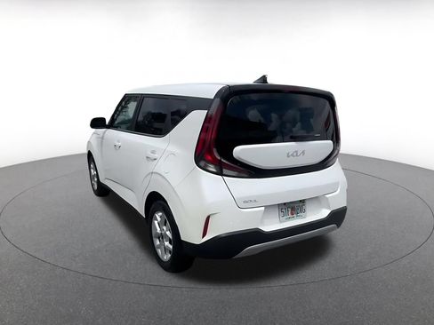 Used 2025 Kia Soul LX w/ LX Technology Package FWD image 11