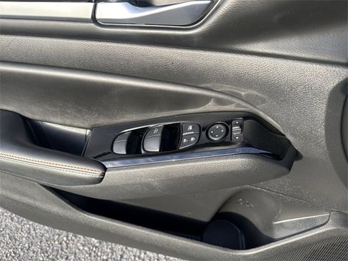 Used 2024 Nissan Altima 2.5 SR w/ SR Premium Package image 27