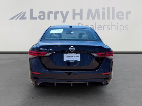 Used 2025 Nissan Sentra SV FWD image 4