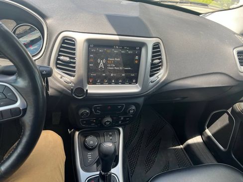 Used 2017 Jeep Compass Latitude w/ Popular Equipment Group AWD/4WD image 8