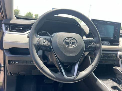 Used 2021 Toyota RAV4 XLE Premium FWD image 17