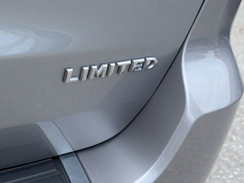 Used 2018 Jeep Grand Cherokee Limited image 16