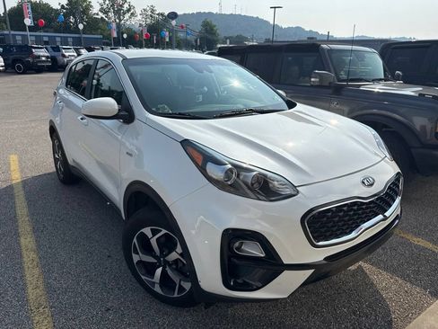 Used 2022 Kia Sportage LX AWD/4WD image 3