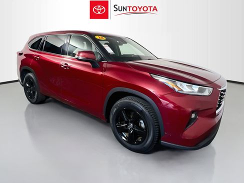 Used 2020 Toyota Highlander LE FWD image 1