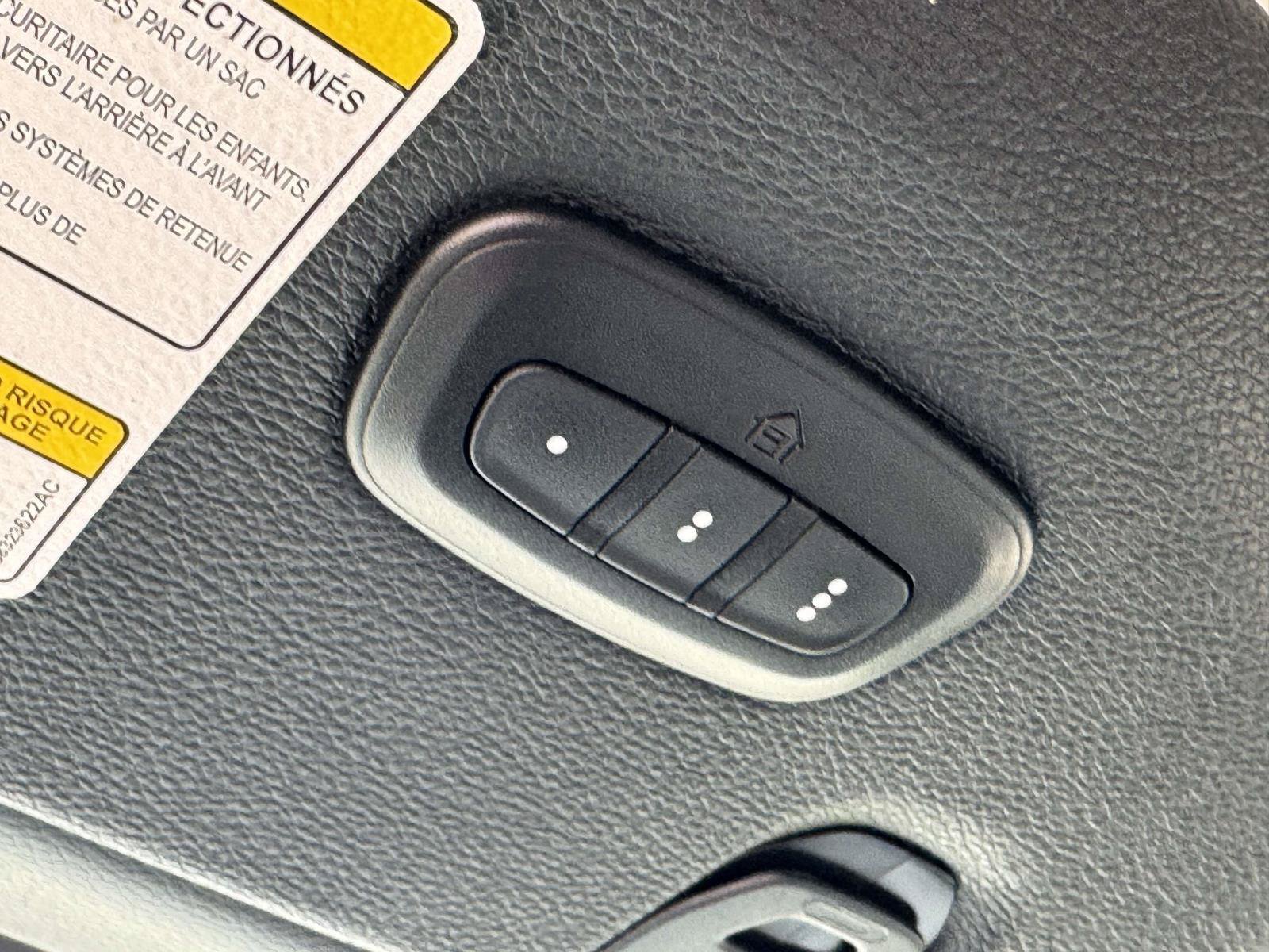 Used 2022 Jeep Wrangler Unlimited Sahara AWD/4WD image 12