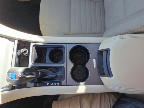 Used 2018 Ford Taurus SE image 33