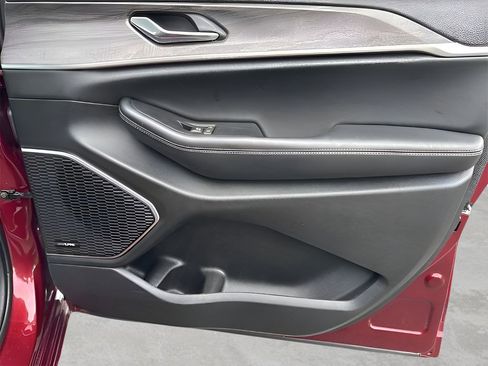 Used 2025 Jeep Grand Cherokee Limited 4xe image 10