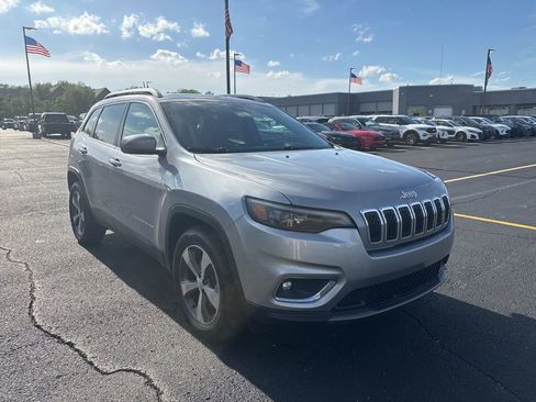 Used 2019 Jeep Cherokee Limited AWD/4WD image 3