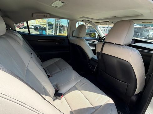 Used 2013 Lexus ES 350 w/ Luxury Pkg FWD image 13