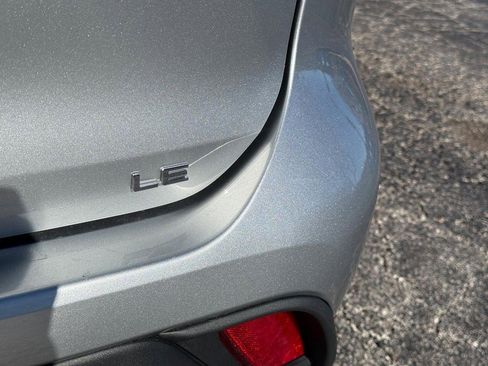 Used 2023 Toyota Highlander LE image 6