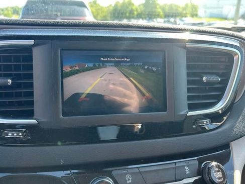 Used 2023 Chrysler Voyager LX FWD image 10