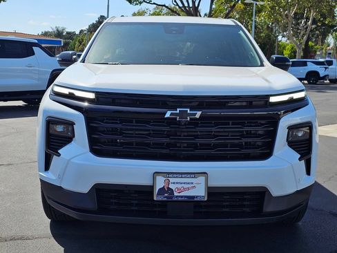 New 2026 Chevrolet Traverse LT w/ Enhanced Driving Package FWD image 2