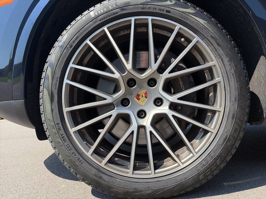 Used 2023 Porsche Cayenne Platinum Edition AWD/4WD image 21