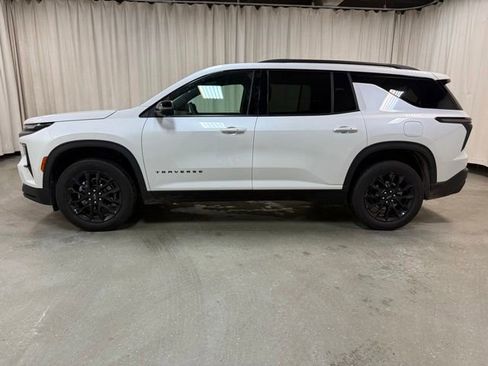 Used 2025 Chevrolet Traverse LT w/ Midnight/Sport Edition FWD image 11