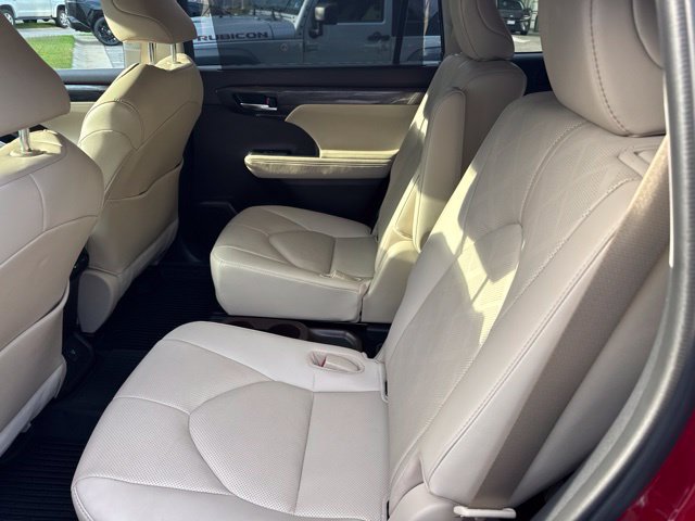 Used 2021 Toyota Highlander Platinum AWD/4WD image 11