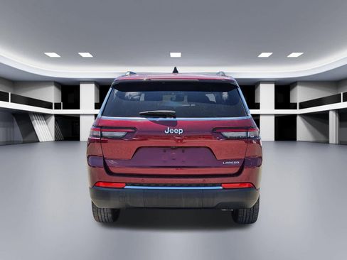 Used 2024 Jeep Grand Cherokee L Laredo RWD image 4