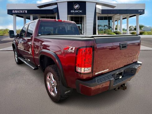 Used 2014 GMC Sierra 2500 Denali w/ Suspension Package, Off-Road image 3