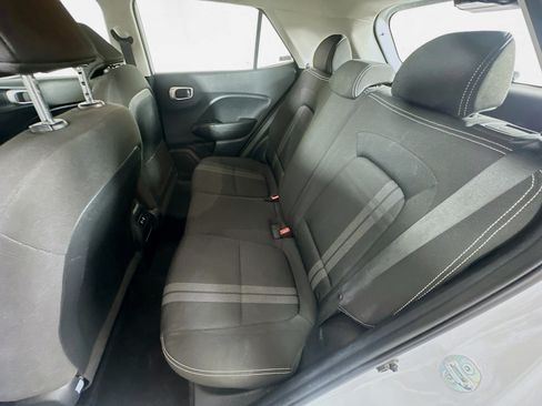 Used 2025 Hyundai Venue SEL FWD image 27