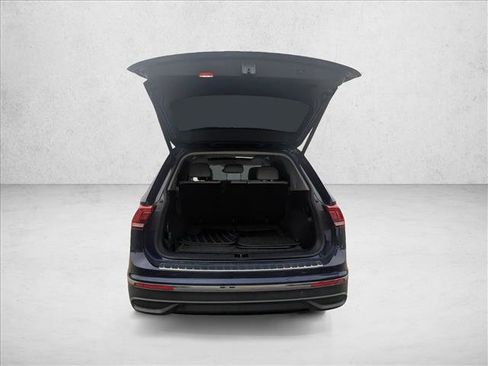 Used 2022 Volkswagen Tiguan SE image 7