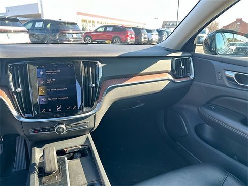 Used 2022 Volvo S60 B5 Momentum w/ Premium Package image 19