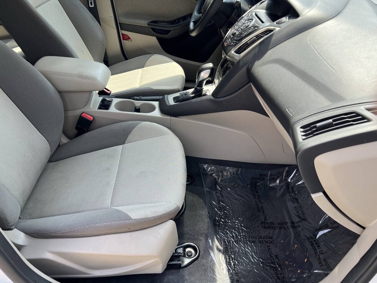 Used 2014 Ford Focus SE FWD image 10