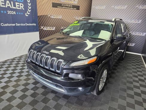 Used 2016 Jeep Cherokee Limited AWD/4WD image 2