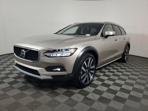 Certified 2026 Volvo V90 B6 Cross Country Ultra AWD/4WD image 4