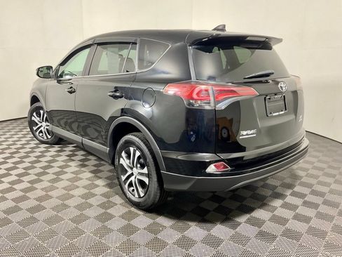 Used 2018 Toyota RAV4 LE w/ Carpet Mat Package AWD/4WD image 9