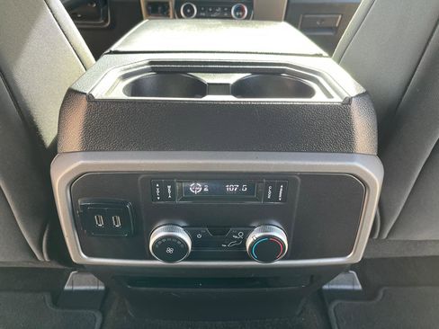 Used 2018 Ford Expedition XLT image 11