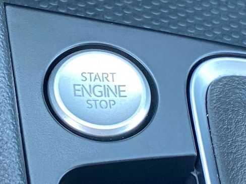 Certified 2025 Volkswagen Jetta SE FWD image 18
