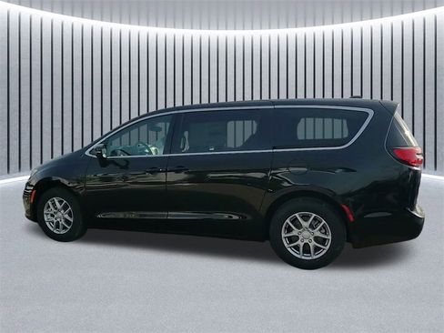 New 2026 Chrysler Pacifica Select image 15