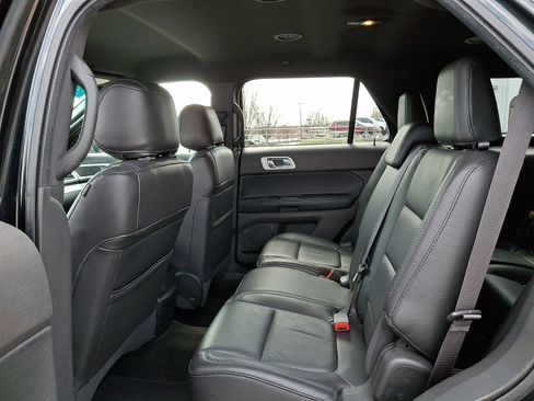 Used 2014 Ford Explorer XLT w/ Equipment Group 202A image 11